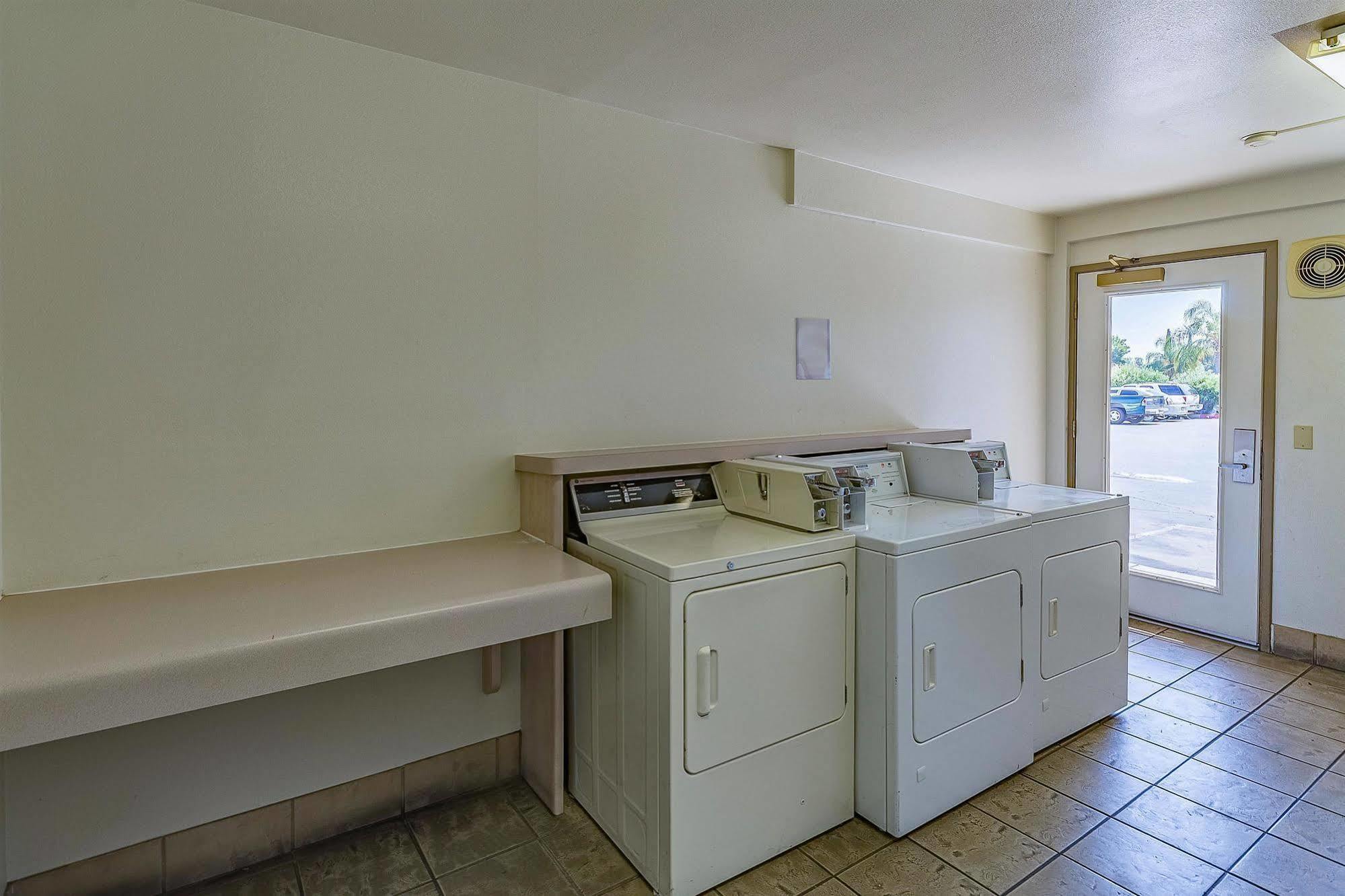 Motel 6-Fresno, Ca - Yosemite Hwy Kültér fotó